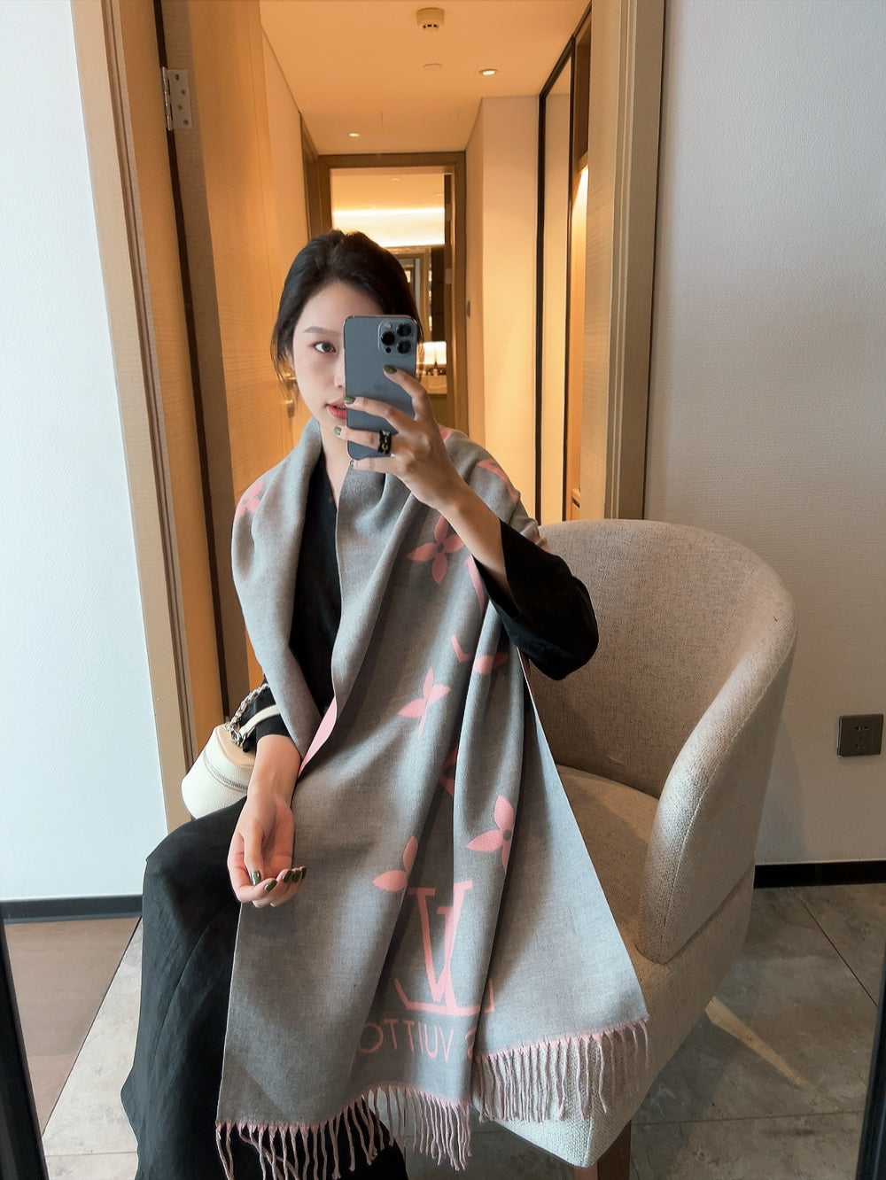 High-End Fashion Cashmere-Blend Scarf - 9706